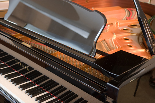 ピアノ演奏をしています