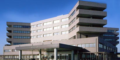 病床数308床（新生児集中治療室6床・宿泊ドック5床含む）医師数28名